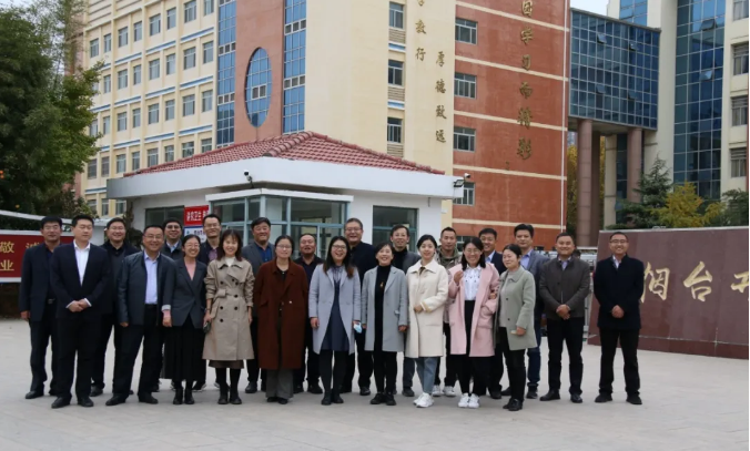 济宁一中教师团队来我校交流